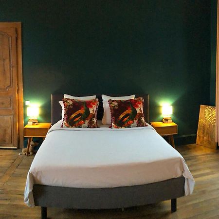 La Maison Aux Murs Anciens Et Ses Chambres Tarbes Eksteriør bilde