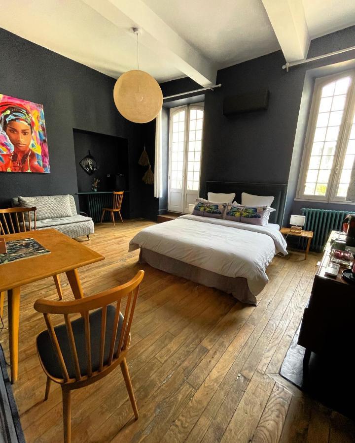 La Maison Aux Murs Anciens Et Ses Chambres Tarbes Eksteriør bilde