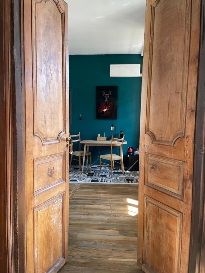 La Maison Aux Murs Anciens Et Ses Chambres Tarbes Eksteriør bilde